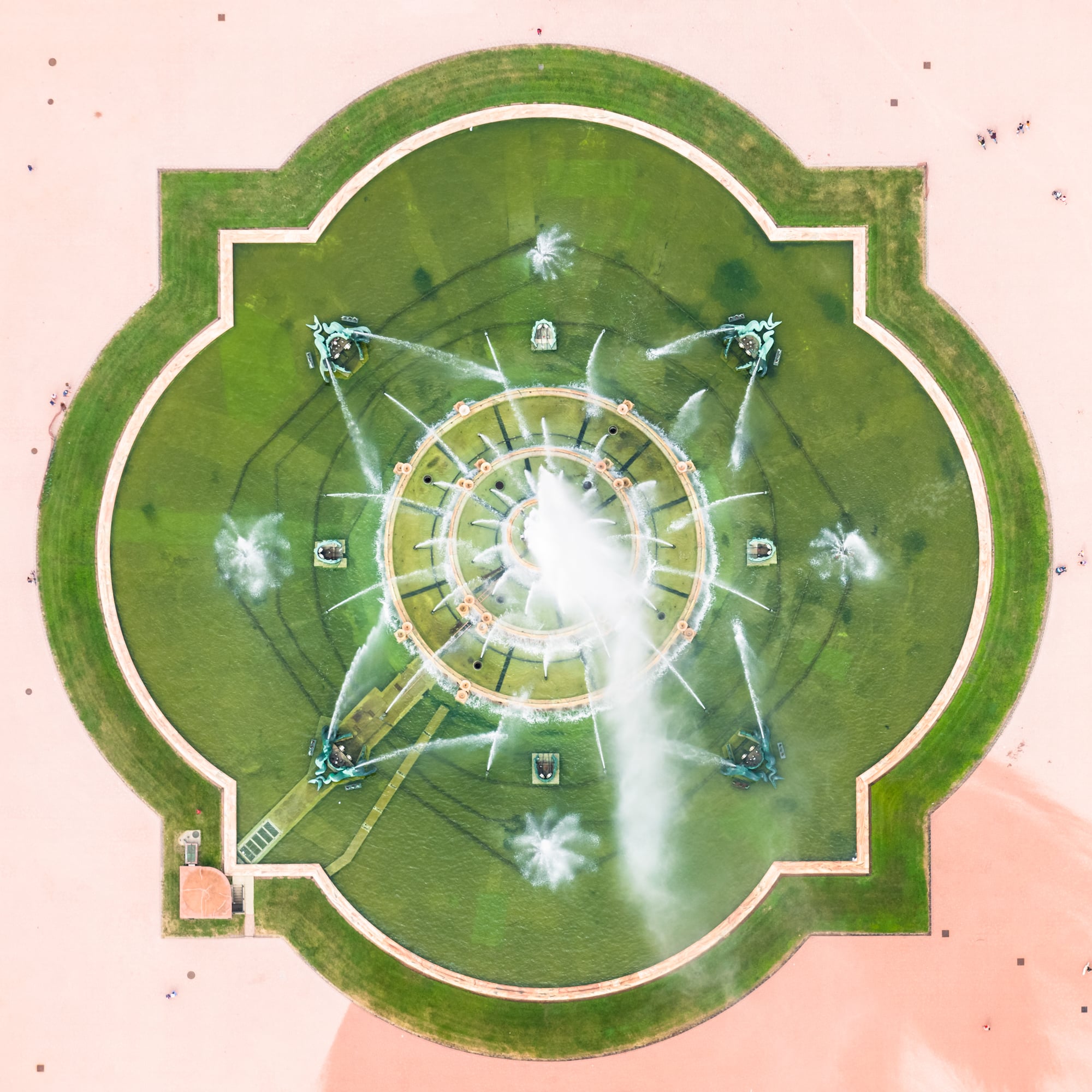 Buckingham fountain and flower gardens