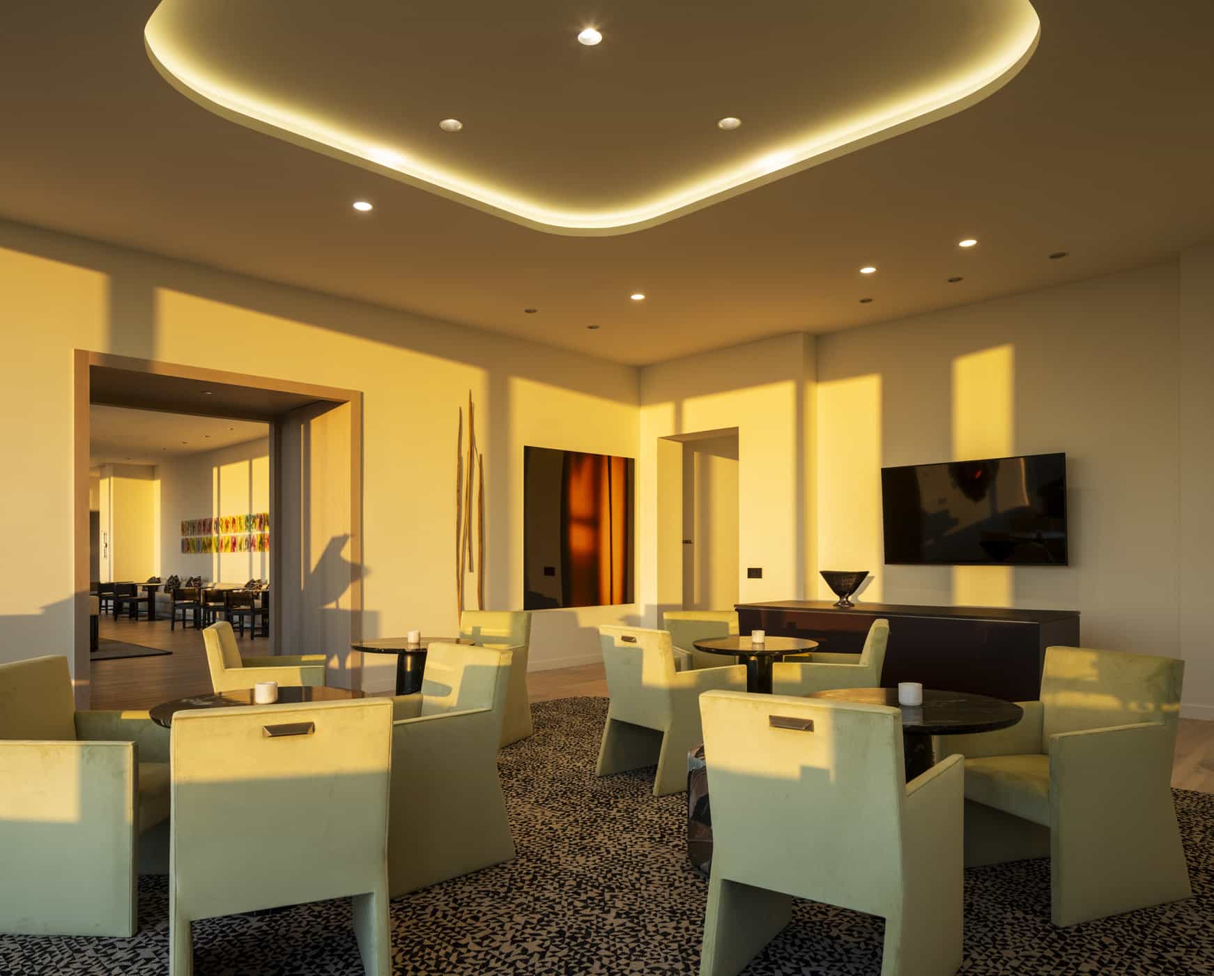 1000M piano lounge sunset