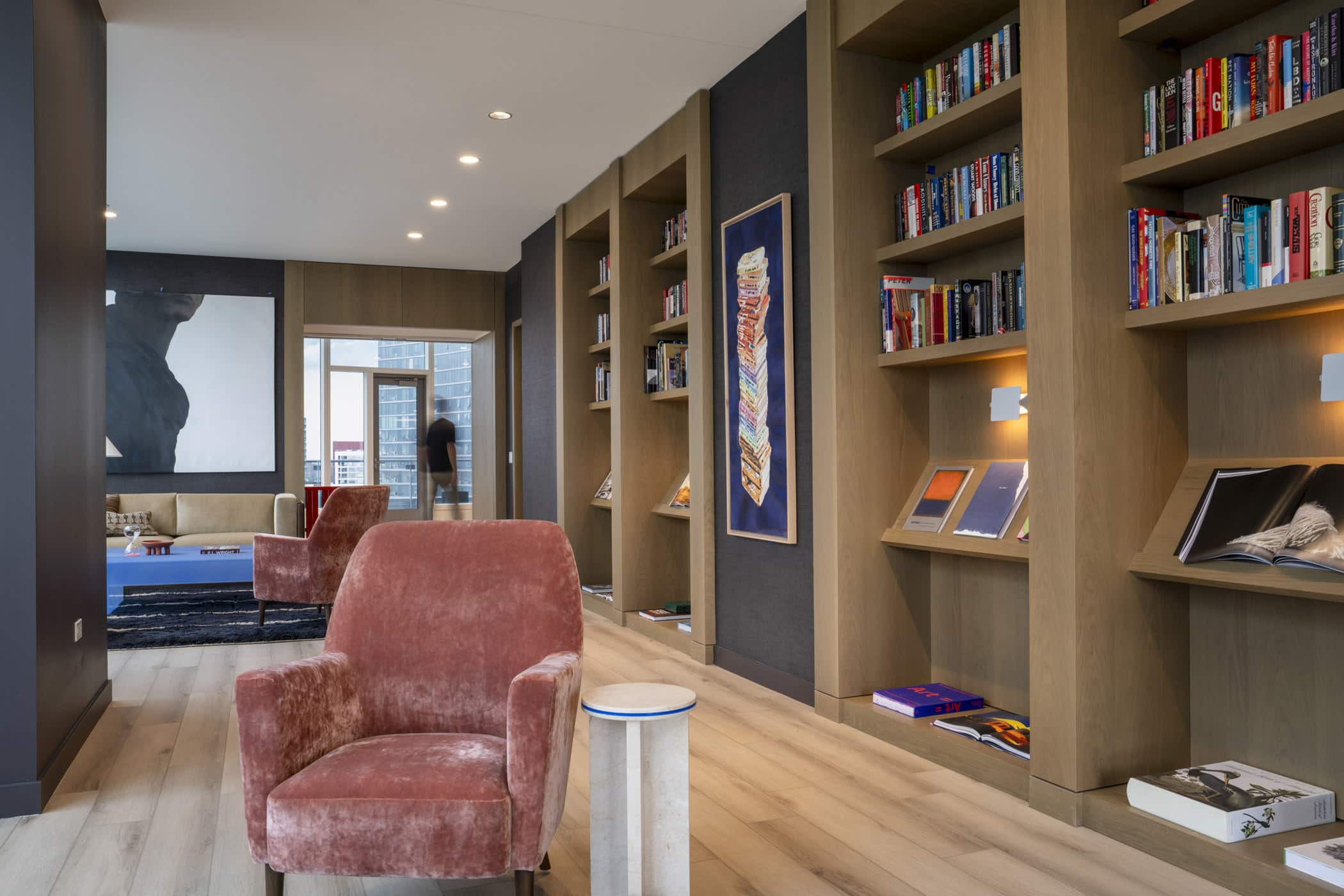 1000M horizon lounge with bookshelves