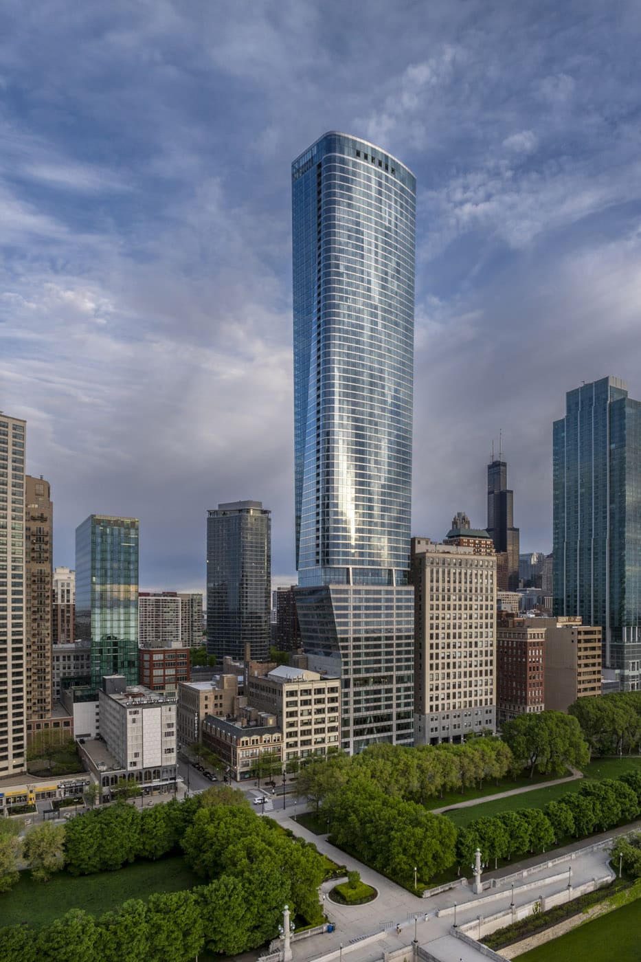1000M Exterior and Grant Park