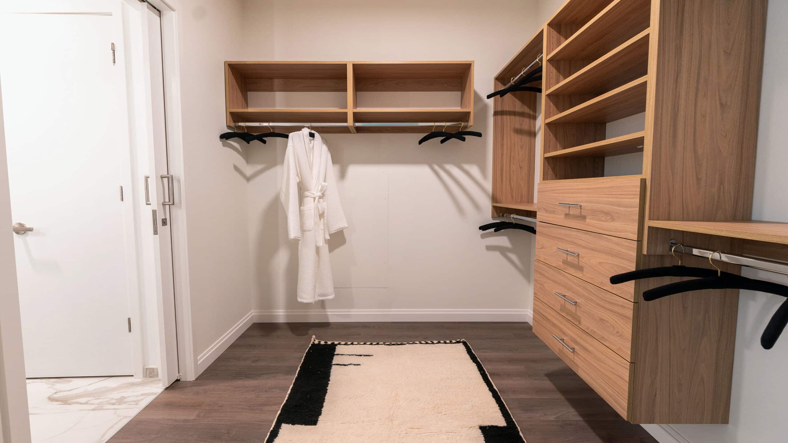 1000M custom closet organizers